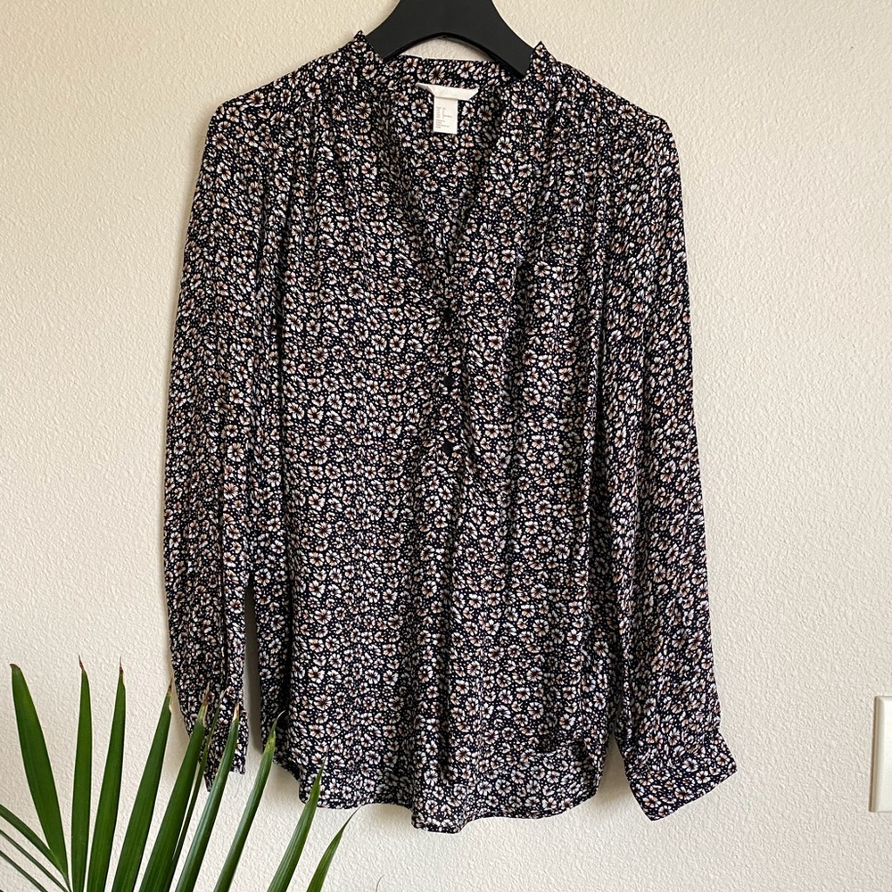 NWOT Flower blouse